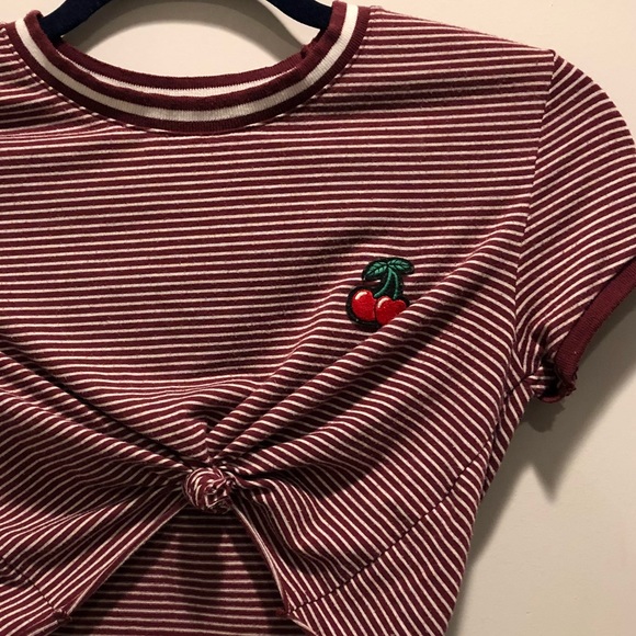  CHERRY STRIPED KNOT FRONT CROP TOP - Picture 4 of 7